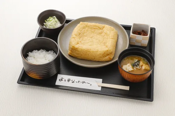 ［揚げたて油揚げ丸ごと1枚定食］ 1人前 1,620円（税込）