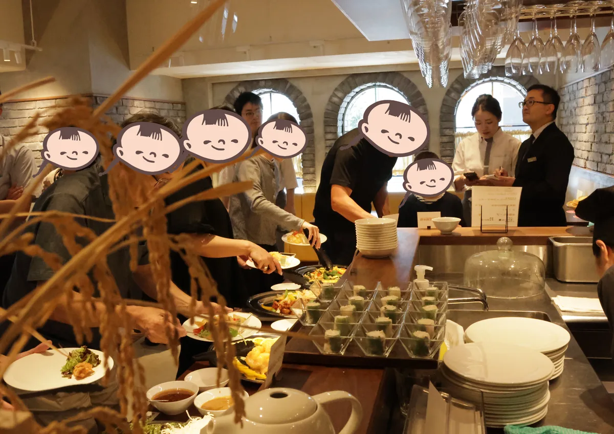 過去のブッフェイベントの様子として掲載された画像