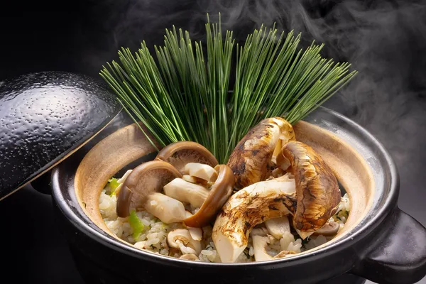 「松茸と大黒しめじ」の土鍋ごはん イメージ