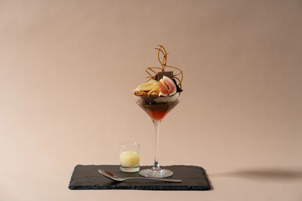 HARBOR CAFE の新作パフェの案内に掲載された画像(1点目)