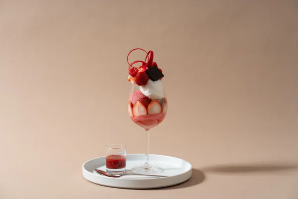 HARBOR CAFE の新作パフェの案内に掲載された画像(3点目)