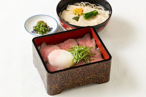 阪神梅田本店 9F 美々卯の熊本あか牛ローストビーフ重セット