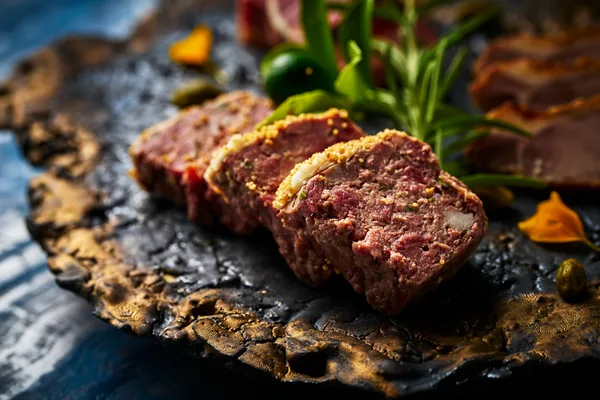 天然肉で仕上げる特別な一品の節に掲載された画像