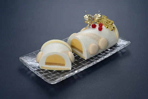 銀座ル・ブランのクリスマスケーキ「ホワイトチョコレートと紅玉林檎のノエル」