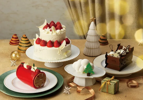 右から「クリスマススレイ 2026」、「クリスマス KUMO&reg;」、「ストロベリー プレミアム ショートケーキ」、「ストロベリー ブッシュ・ド・ノエル」