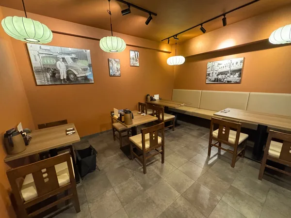 とんかつ 小川、店舗内観