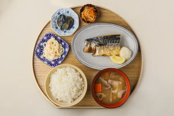 15種類のおめぐり小鉢