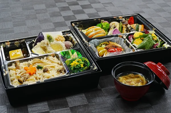 聖壽寺を訪ねるWELLNESS TIMEのリリースの「季節を味わうホテル特製弁当」に掲載された画像(2点目)