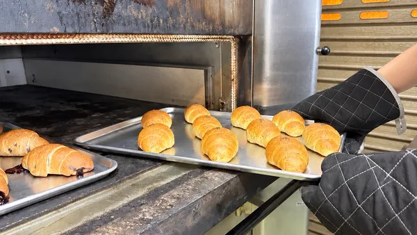 当日焼き上げたソルトバターブレッドを提供します。