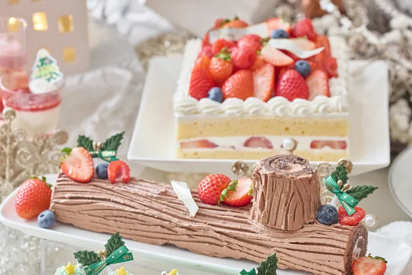 ブッシュドノエル&いちごのショートケーキ イメージとして掲載された画像