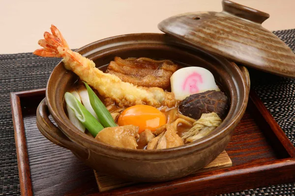 海老天入り親子みそ煮込きしめん