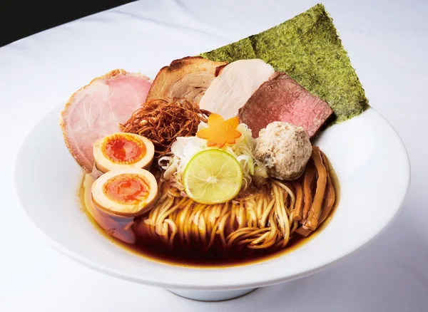 福島地鶏生正油らぁ麺（1食） 1,650円 ※各日200食限り（塩味含む）