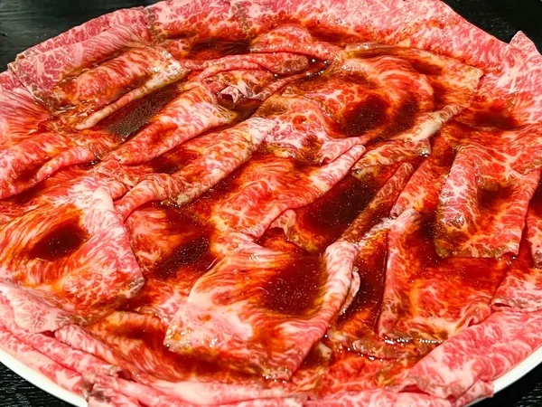 看板メニューの暴食カルビロース(タレ)