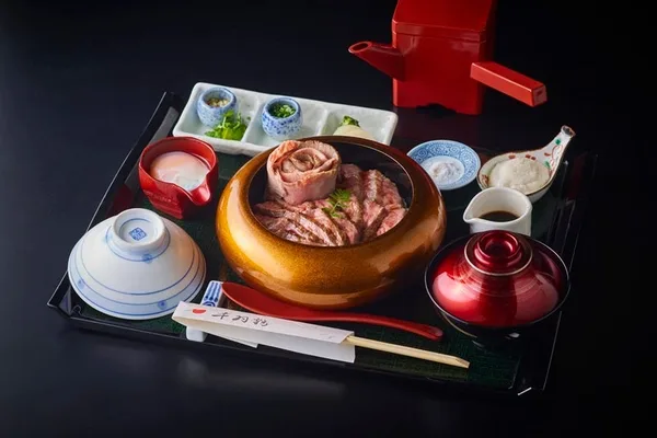 「薬味で楽しみ、千羽鶴の「極み出汁」で締めくくる」の節に掲載された画像