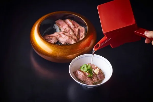 「薬味で楽しみ、千羽鶴の「極み出汁」で締めくくる」の節に掲載された画像
