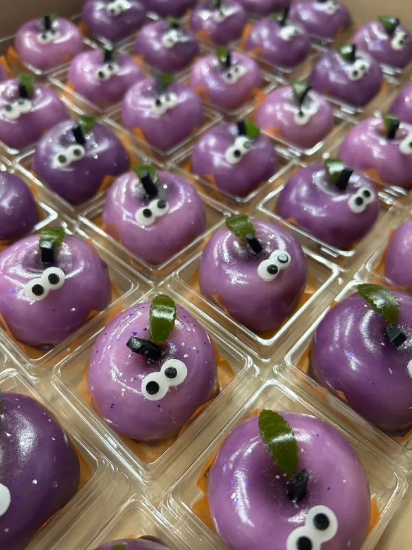「目も、葉も、軸も羊羹。和菓子の手仕事で生まれる表情」の節に掲載された画像