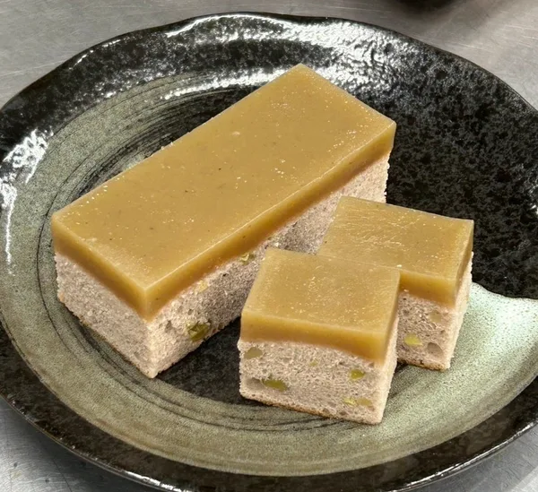 「「栗きんとんカステラ」―栗を重ねて味わう、二層の棹菓子」の節に掲載された画像