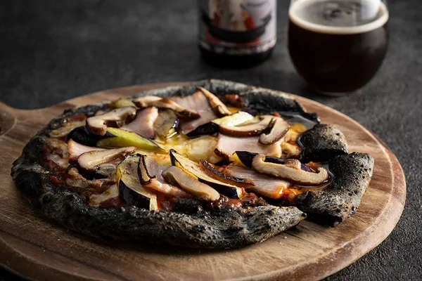 「～WHITE PIZZA～ エコ･檸檬のハニーレモンソースを添えた柿と4種チーズのピッツァ」に掲載された画像