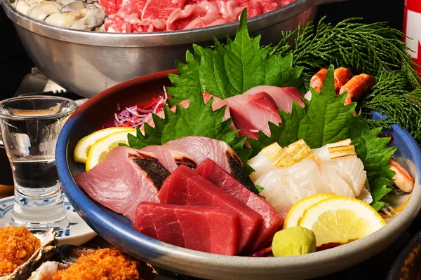 「牡蠣だけでは終わらない。ズワイガニ、刺身5種、ふぐも登場」に掲載された画像