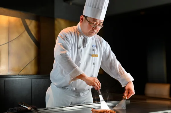 鉄板焼 なにわのカウンターで焼き上げる料理