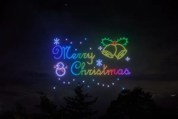 クリスマスをテーマにしたドローンショー