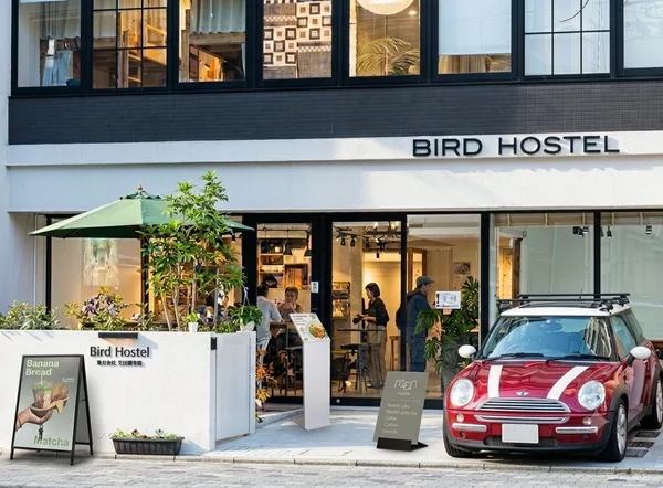ガラス張りの店前