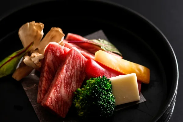 旅亭 櫂の冬の献立一例の黒毛和牛料理