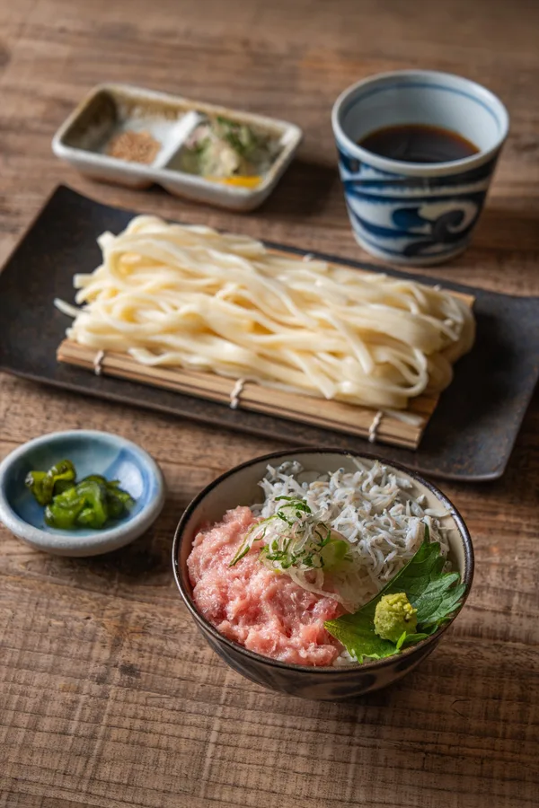 ざるうどんとねぎトロシラス丼:1,280円