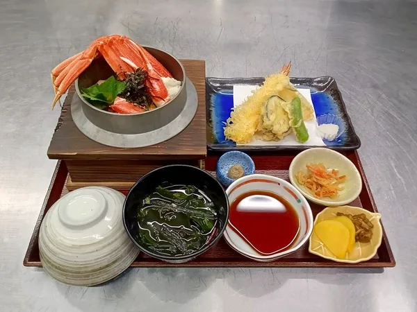ズワイガニ釜めし定食
