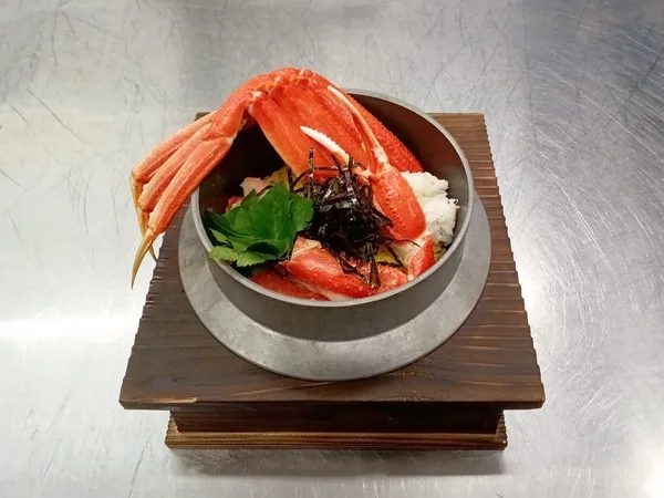 ズワイガニ釜めし