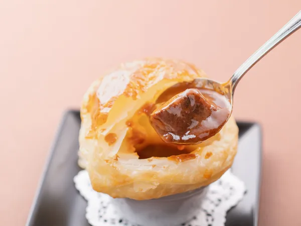 「焼きたてで届ける、松阪牛ビーフシチューのポットパイ」に掲載された画像