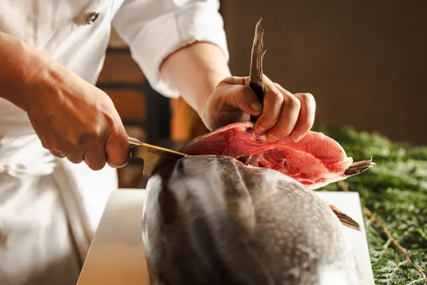 マグロの解体パフォーマンスショーを開催に掲載された画像