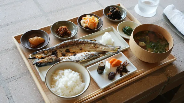 「島飯|魚を選ぶところから、食事が始まる」に掲載された画像