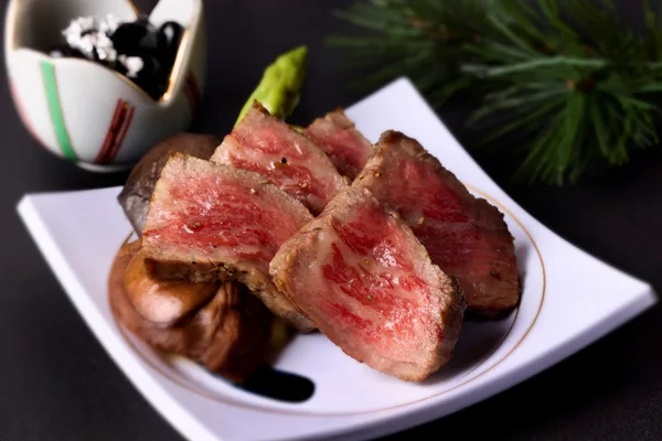 長崎伝統 鯨 二種盛りを紹介する節に掲載された画像