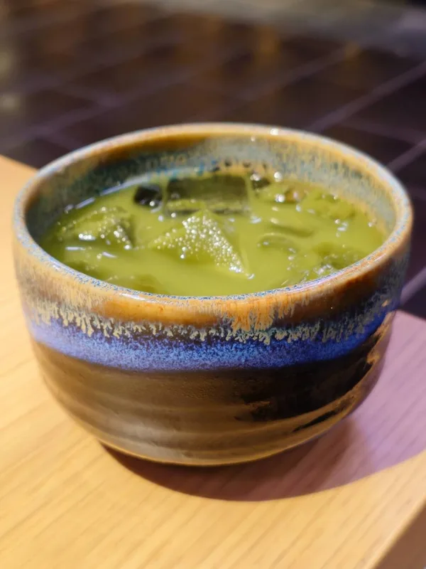 緑茶割を抹茶碗で