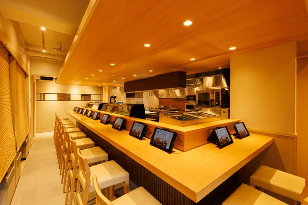 「鮨 銀座おのでら 息子 恵比寿店」内観・カウンター席