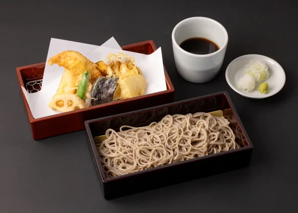 「蕎麦とかしわ料理、鉄板焼き、信州の地酒」に掲載された画像