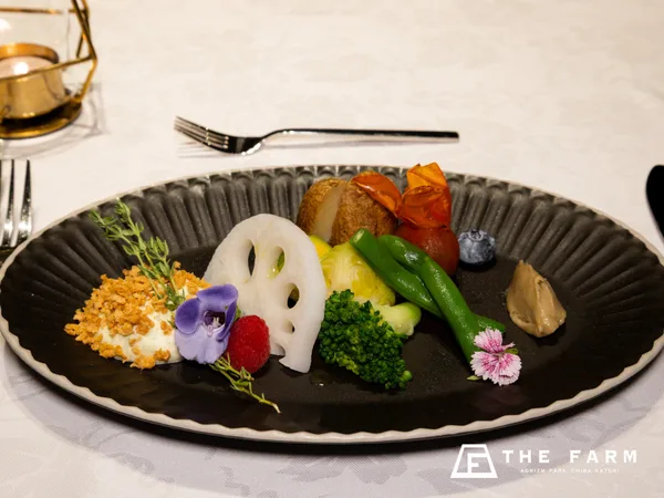 前菜:THE FARM veggies アンチョビバターとバジルムース