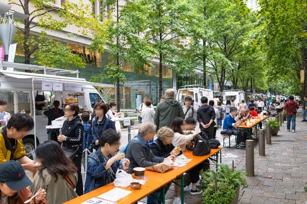 丸の内仲通り等の出店についての節に掲載された画像