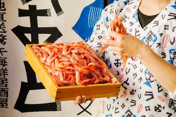 うおっと名物の甘エビつかみ取り