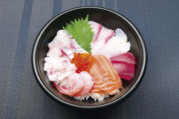 「肴卸問屋 はりたや」の「オリジナル海鮮丼」