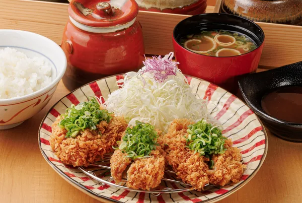 ネギみそひれかつ膳：150g 1,859円～