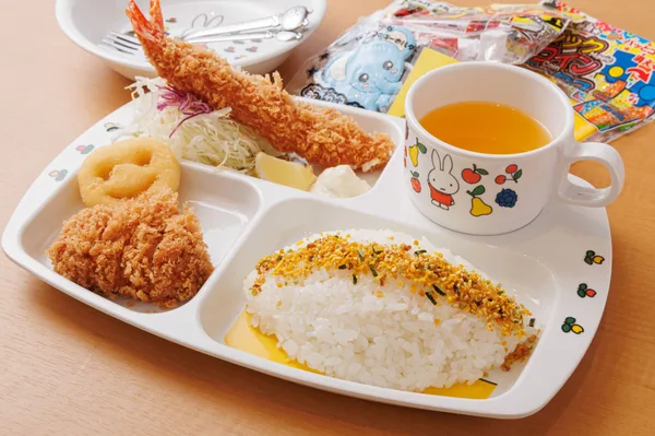 わんぱくセット：979円 ※ジュース・おもちゃ1個つき