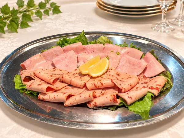 「夕食バイキングで味わう、モンヴェールポーク(一例)」に掲載された画像